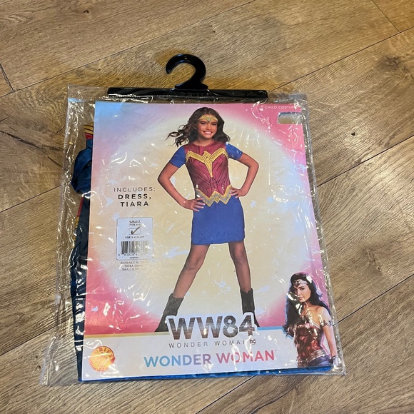 Wonder Women costume girls size small BRAND NEW - Picture 1 of 6